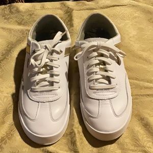 LIKE NEW OLUKAI ha'upu sneaker in white with gold details